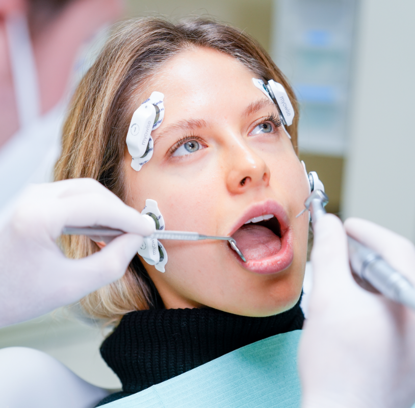 EMGデータを元に左右の噛み合わせ具合を数値化